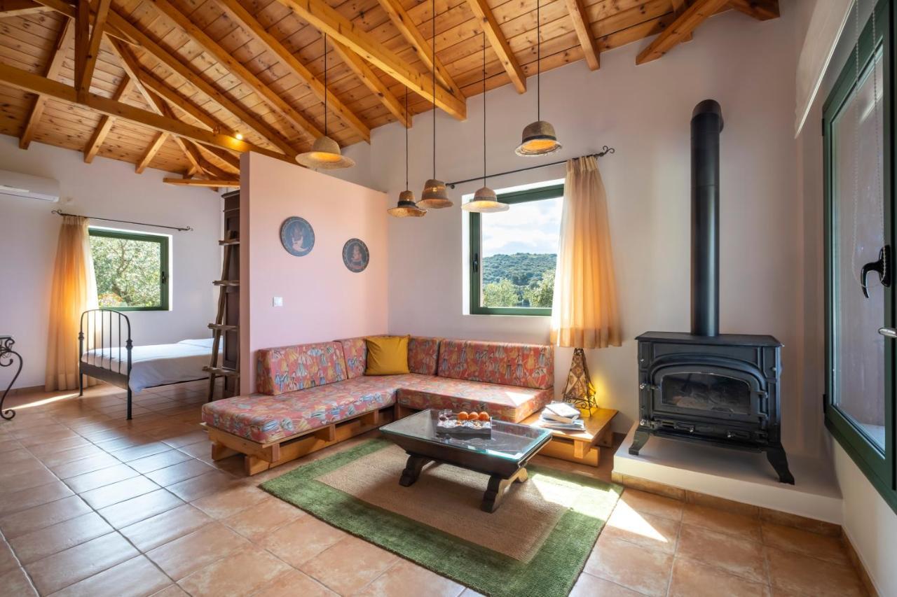 Chamaloni Cottages Finikounta Exterior photo
