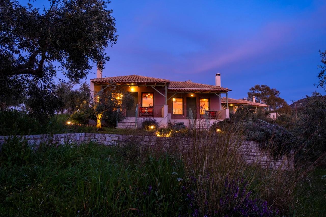 Chamaloni Cottages Finikounta Exterior photo